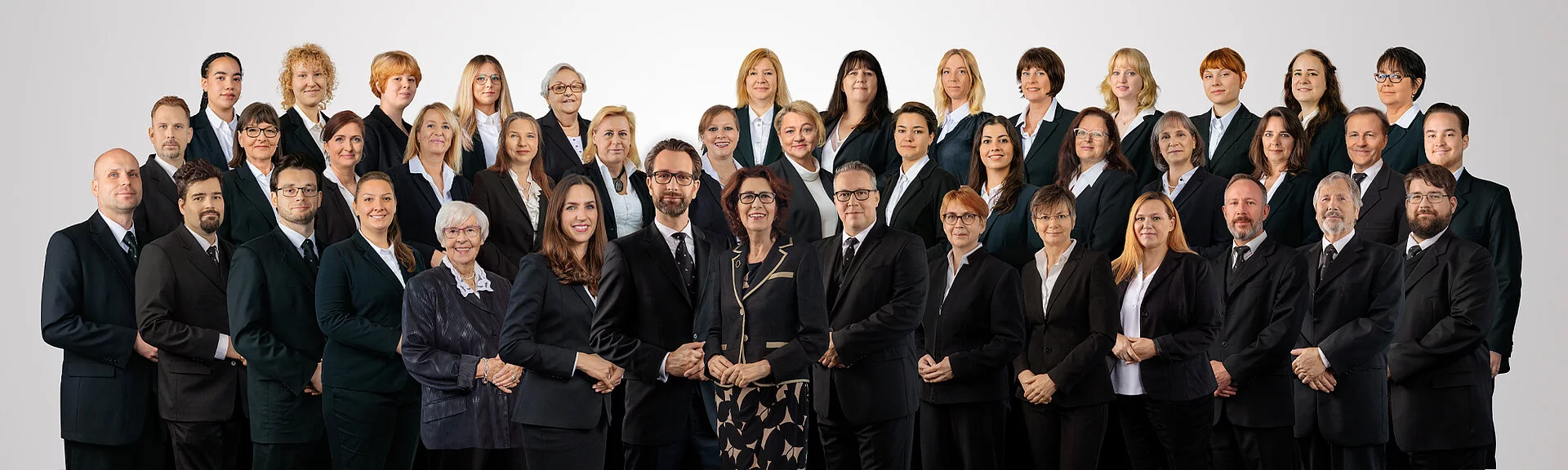 Gruppenbild der Hahn Mitarbeiter und Mitarbeiterinnen aus dem Jahr 2025