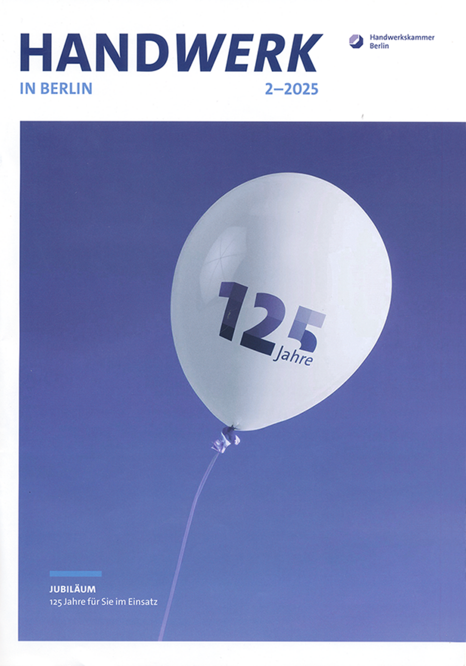 Flyer der Handwerkskammer Berlin mit einem weißen Ballon, auf dem eine blaue 125 steht.