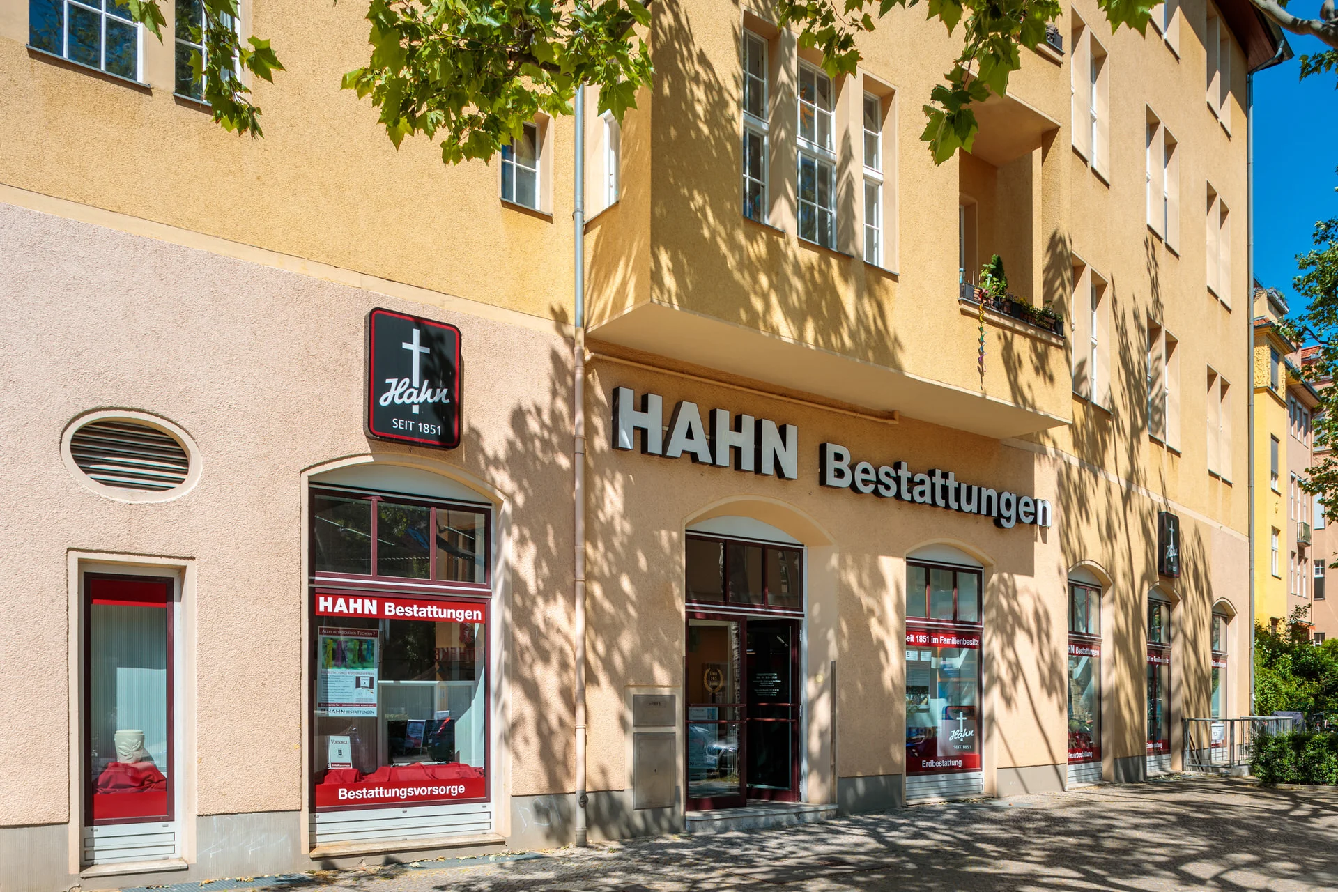Außenansicht der Hahn Bestattungen Filiale in der Assmanshausenstraße.