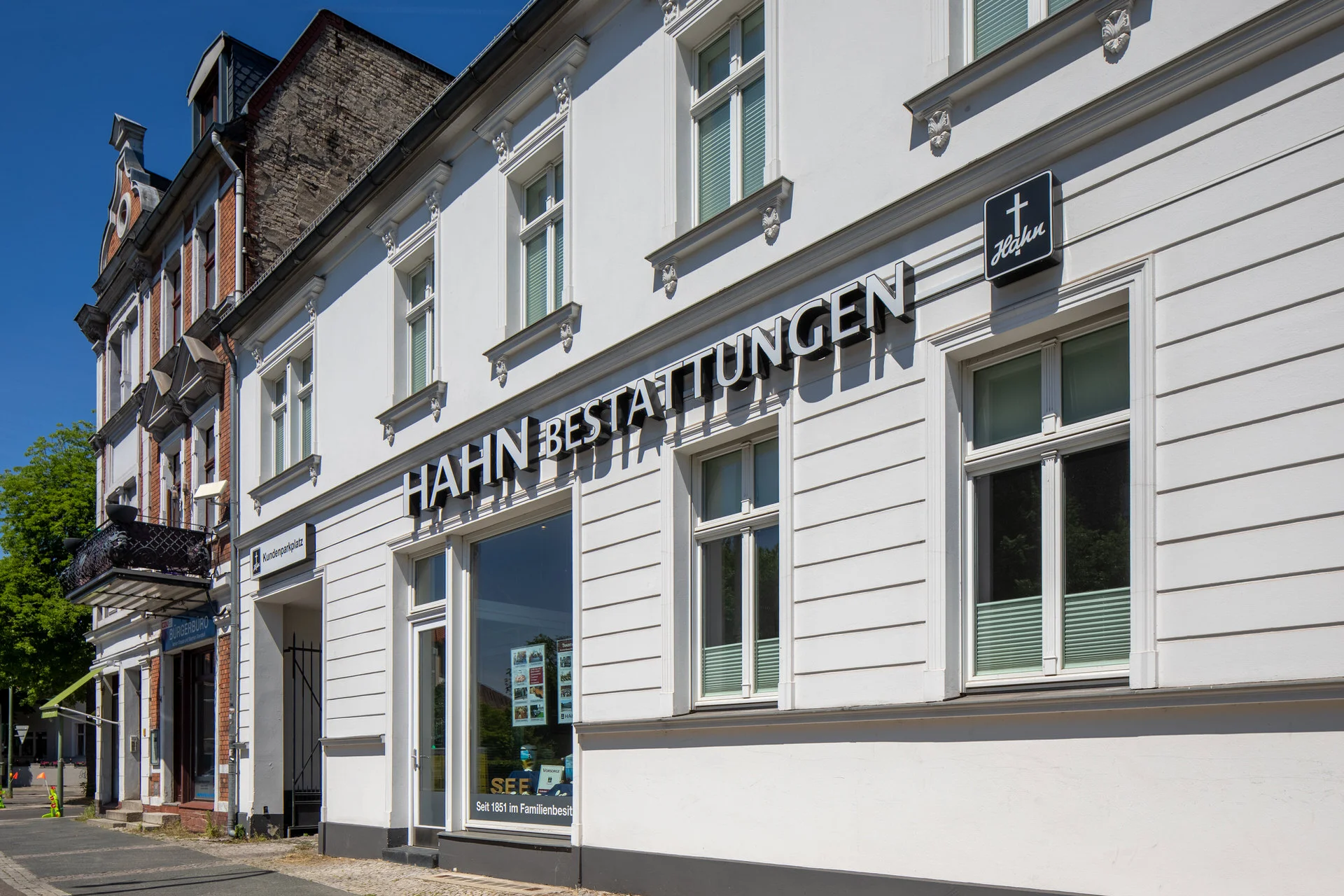 Außenansicht der Hahn Bestattungen Filiale in der Potsdamerstraße.